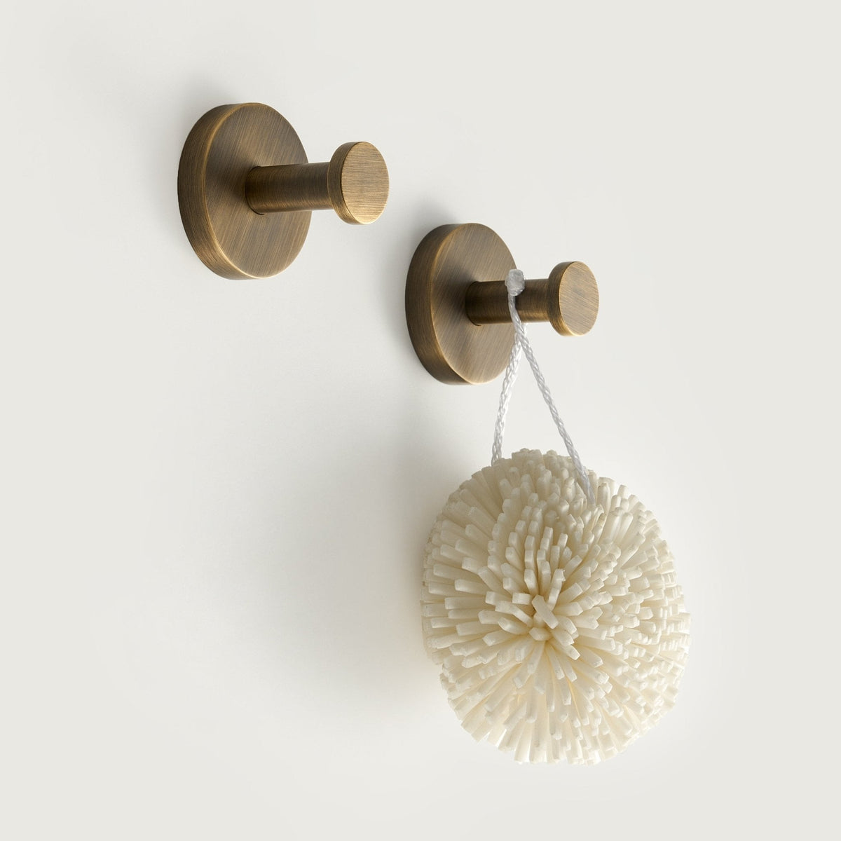LUNO Solid Brass Knurled Robe Hook